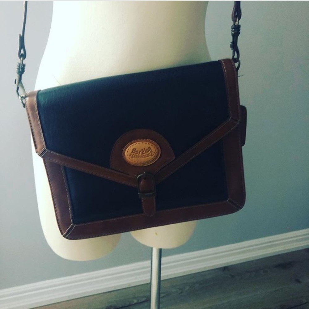 Vintage Berkeley over the shoulder purse